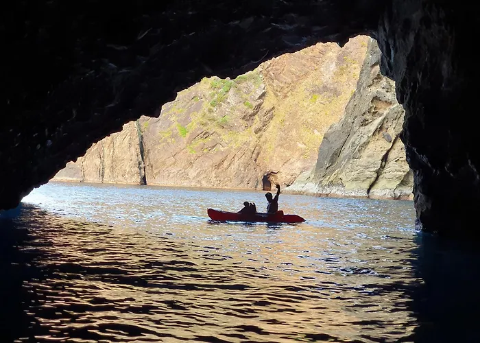 Salmoura's Place Al 4724 * Santa Cruz das Flores